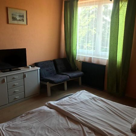 Francoise Szálló Balatonlelle Exterior foto