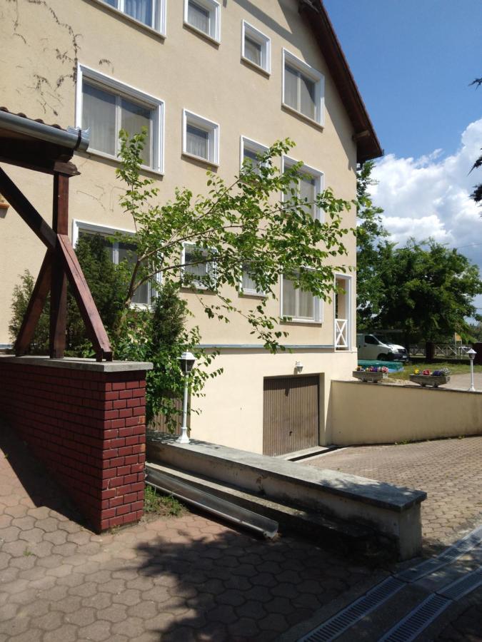 Francoise Szálló Balatonlelle Exterior foto