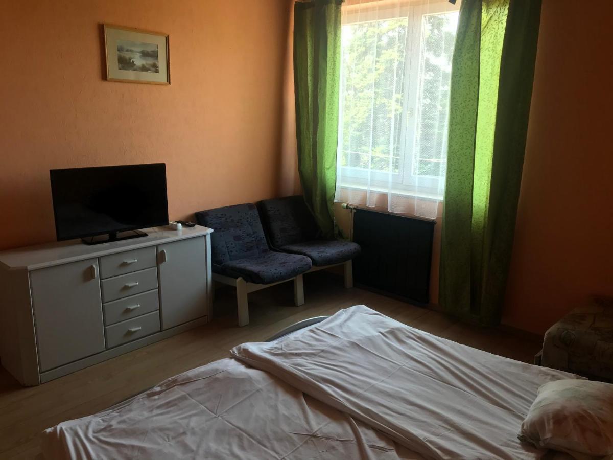 Francoise Szálló Balatonlelle Exterior foto
